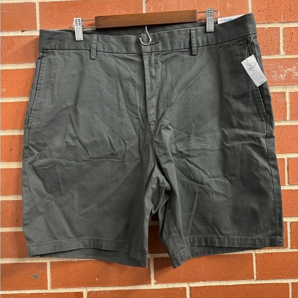 Old Navy Slim Fit 8” Inseam Shorts NWT Men’s Size 38